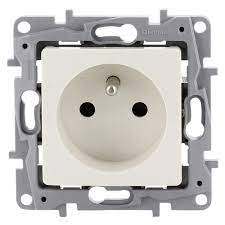 Legrand Niloe inbouwstopcontact 2P +A creme